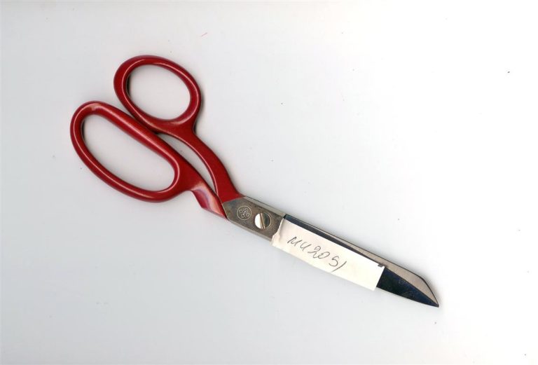 Mundial 8 Inch Left Hand Red Handle Serra Sharp Scissors E&M Greenfield